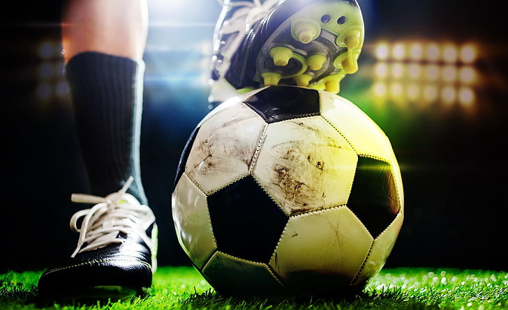 开元集团室内篮球场旁边的健身器材